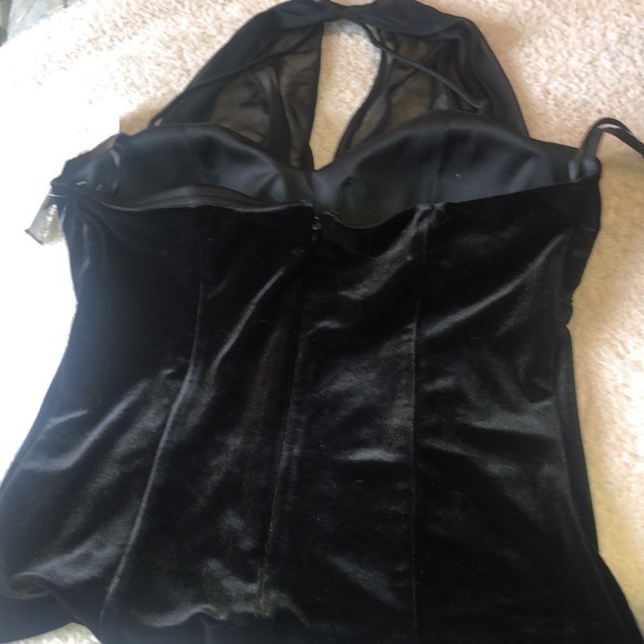Black velveteen halter zips‎ up the back built in bra NWT made by R&K - Picture 3 of 5